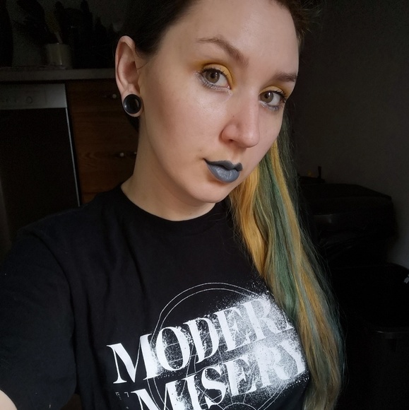 Meet your Posher, Lacey - Picture 1 of 1